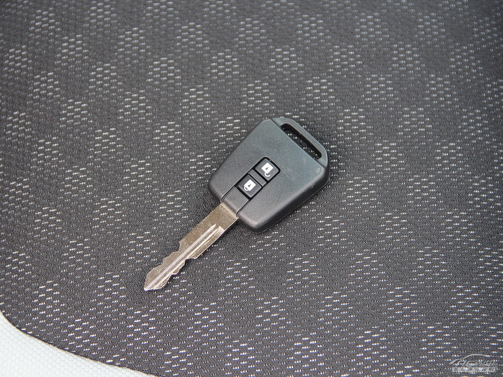 ɰ׼{ǽ݃(yu)6 SUV(x)(ji)(x)(ji)DƬ