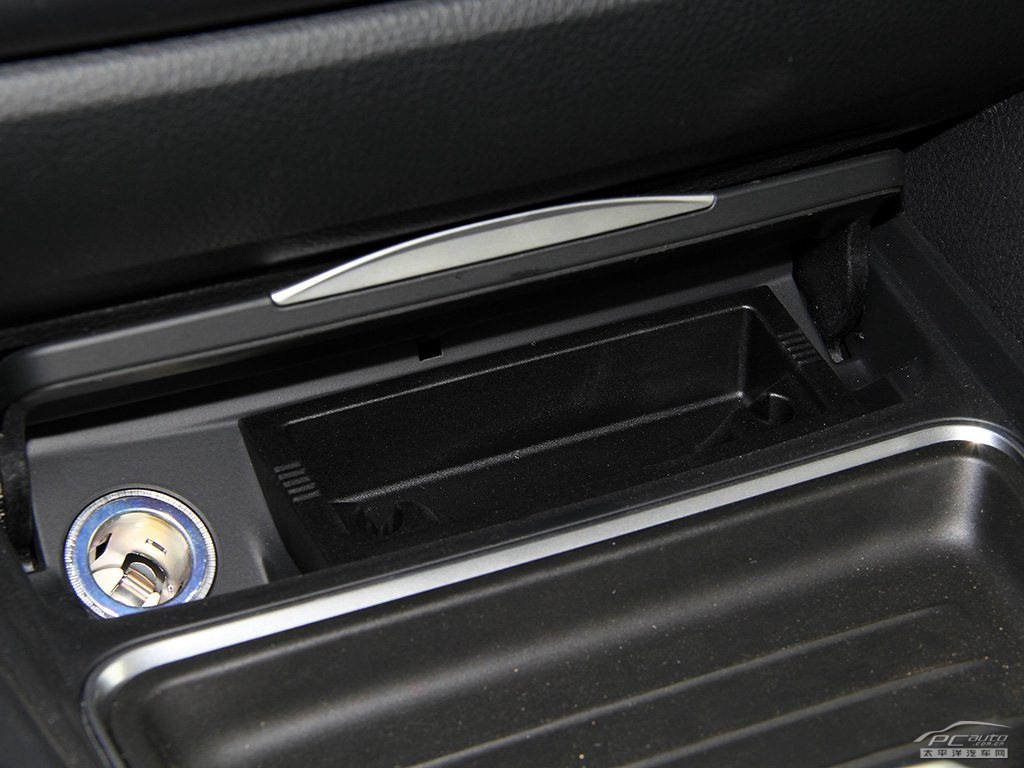 寶馬3系空間高清大圖