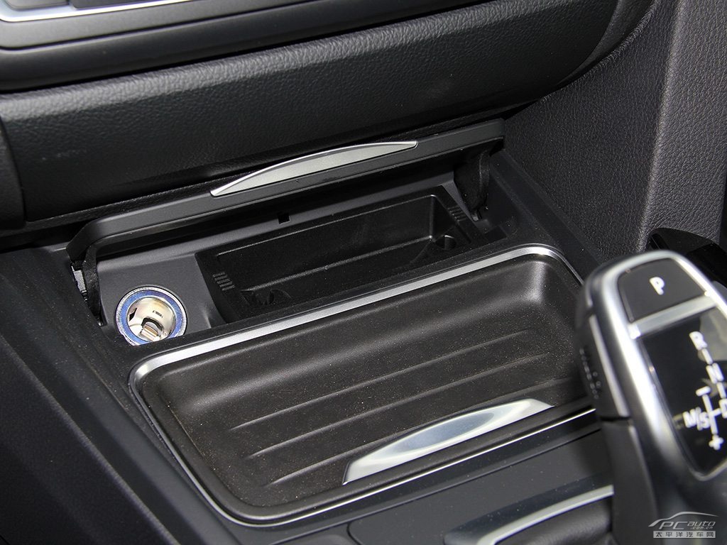 寶馬3系空間高清大圖