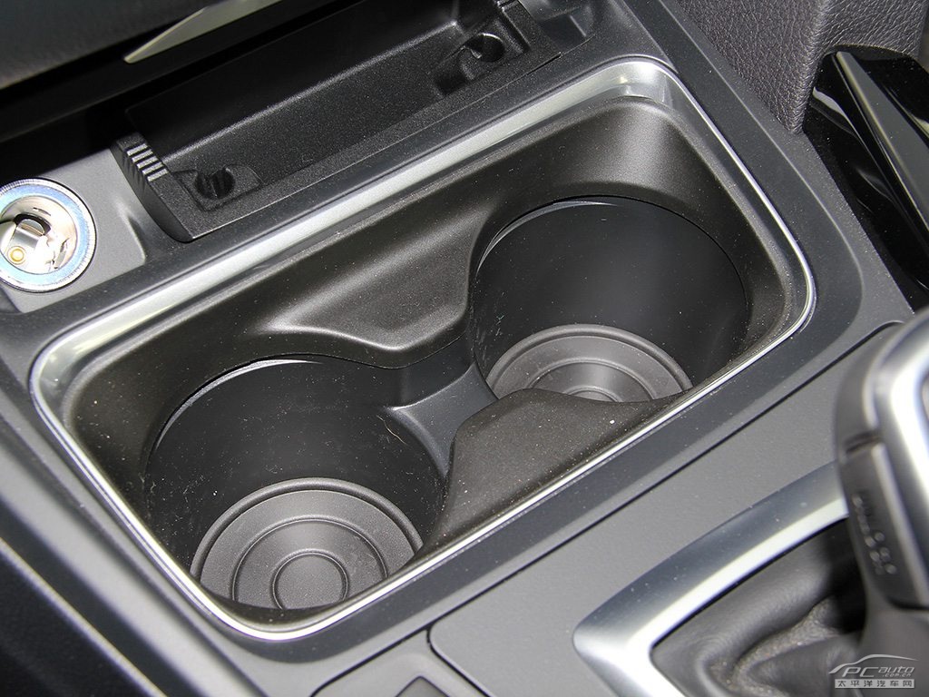 寶馬3系空間高清大圖