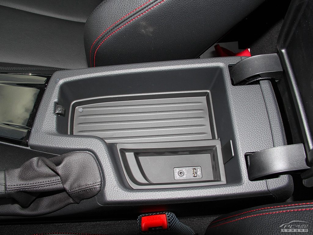 寶馬3系空間高清大圖