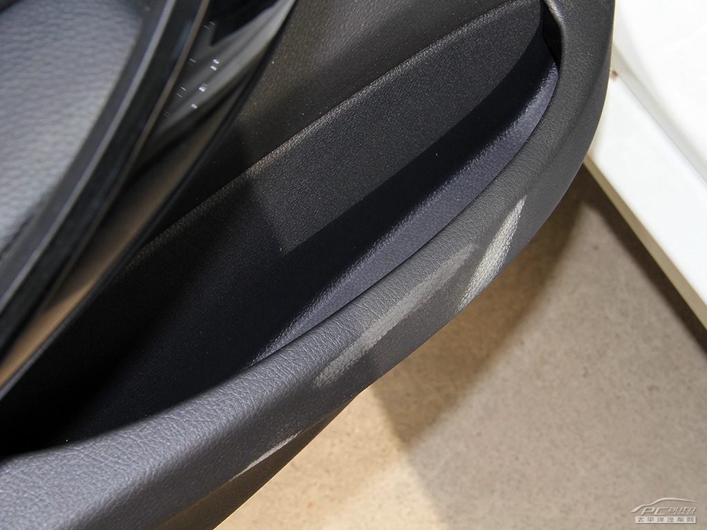 寶馬3系空間高清大圖