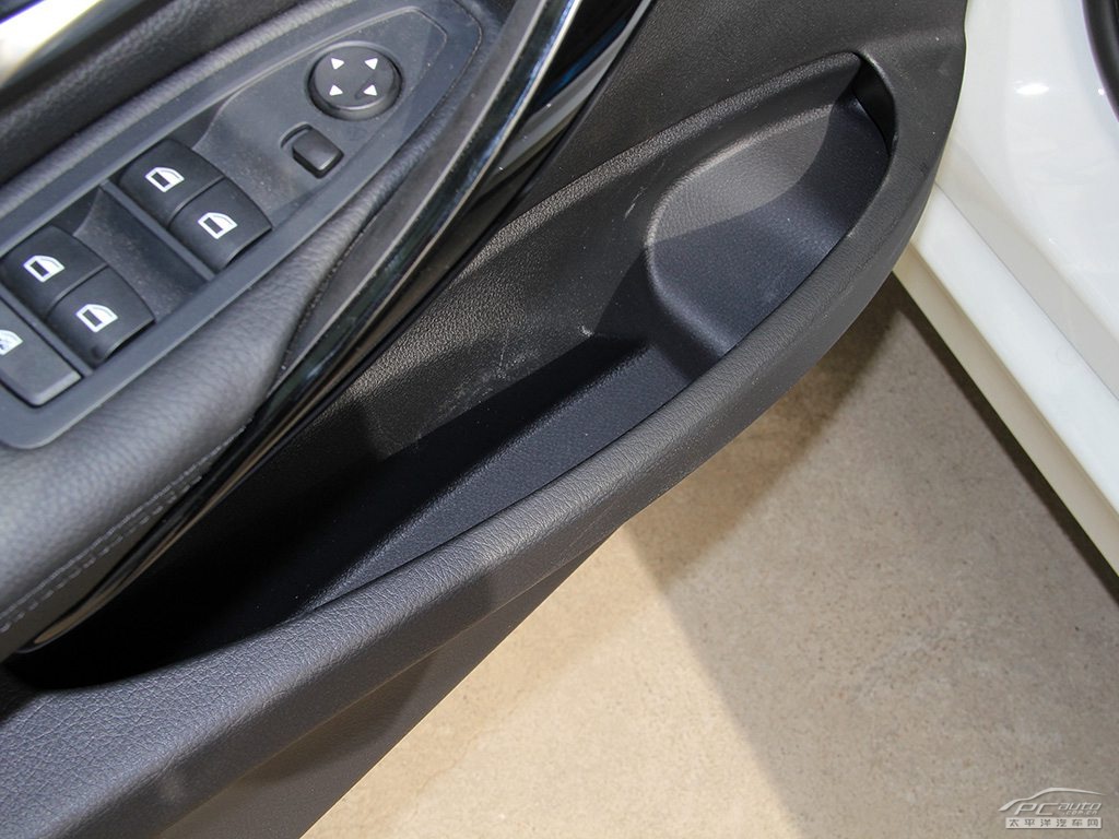 寶馬3系空間高清大圖