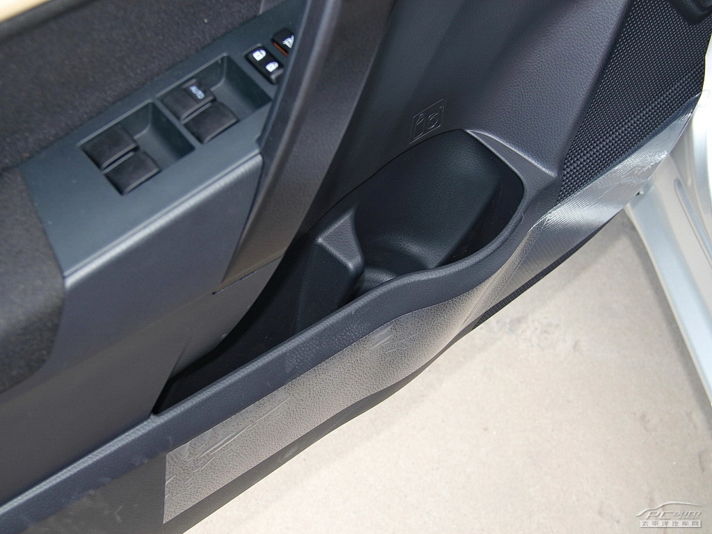 雷凌空間高清大圖