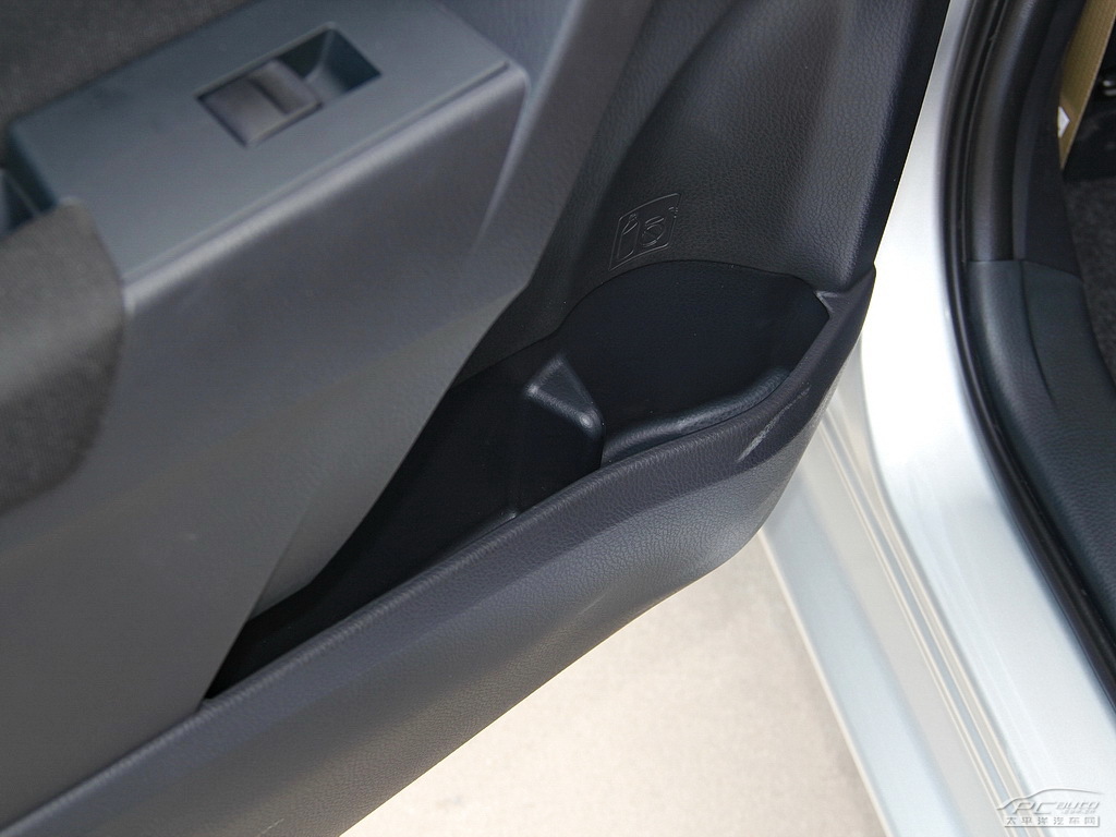 雷凌空間高清大圖