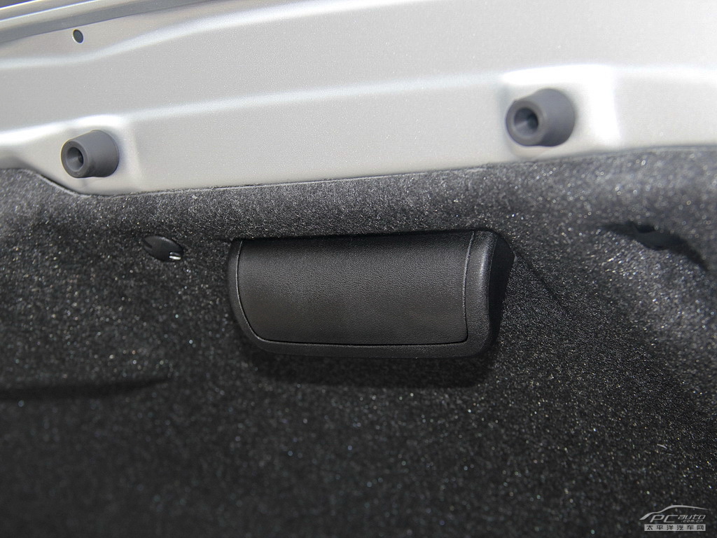 雷凌空間高清大圖