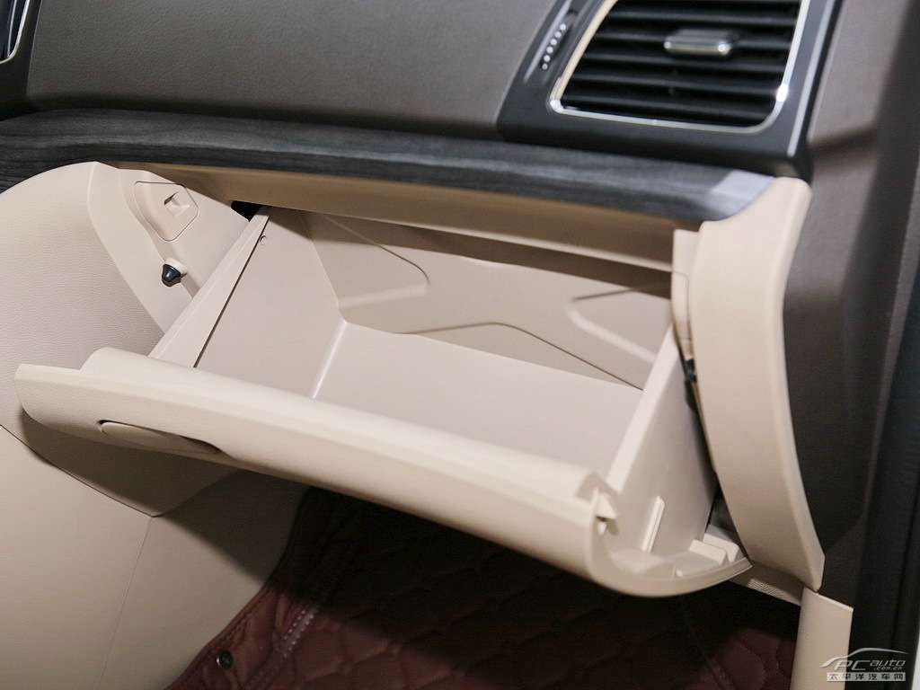 寶駿730空間高清大圖