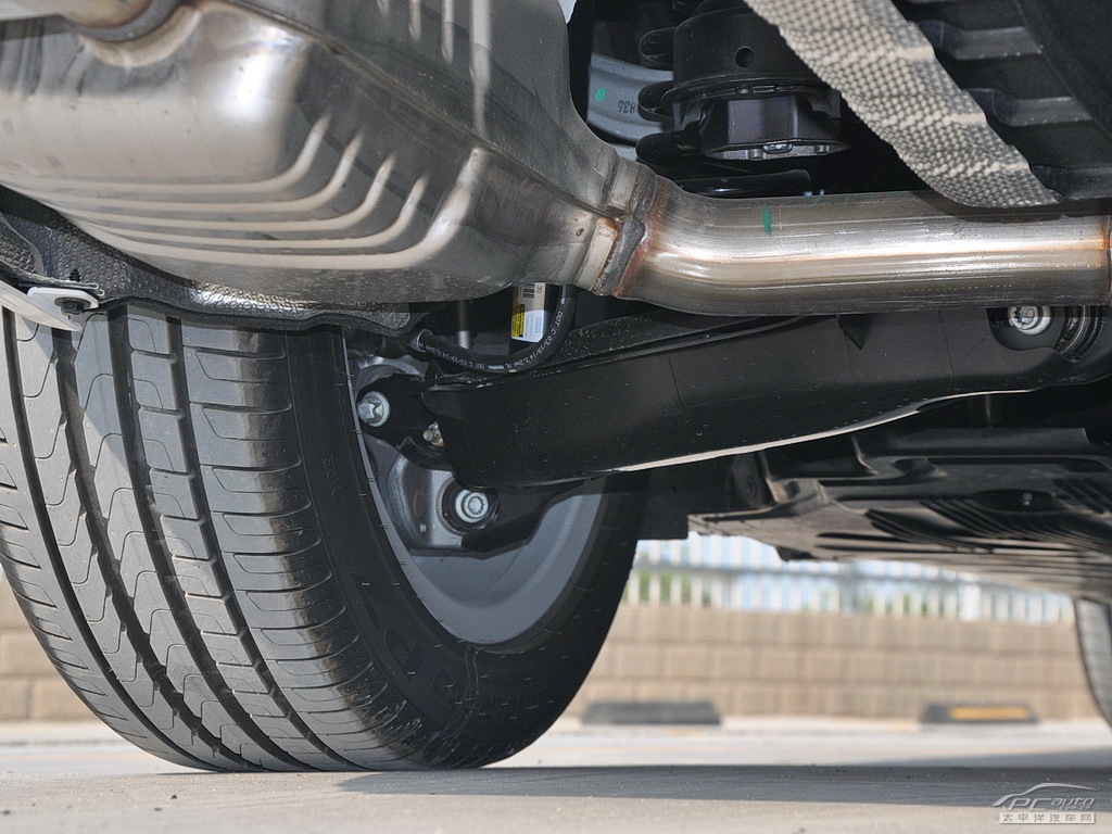 奔馳C級(jí)細(xì)節(jié)高清大圖