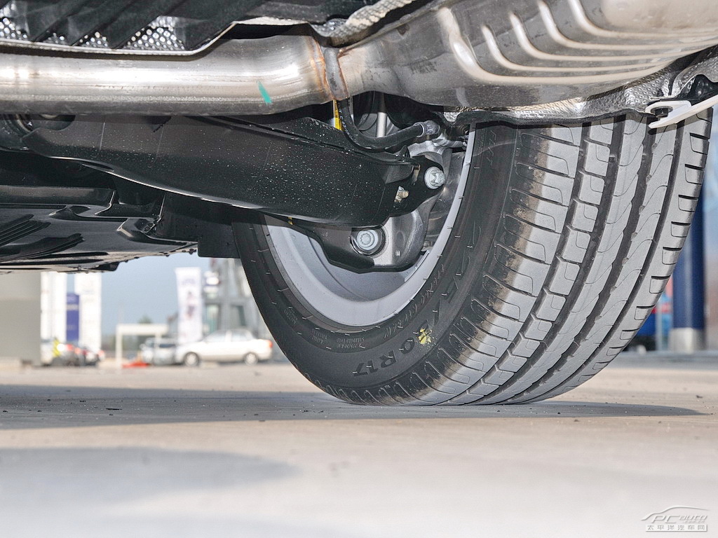 奔馳C級(jí)細(xì)節(jié)高清大圖