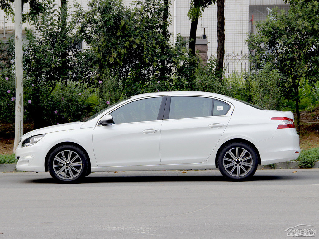 珠光白標(biāo)致408整車外觀外觀圖片