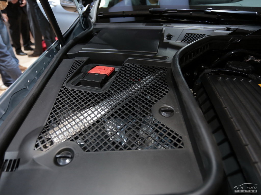 奔馳C級細節(jié)高清大圖