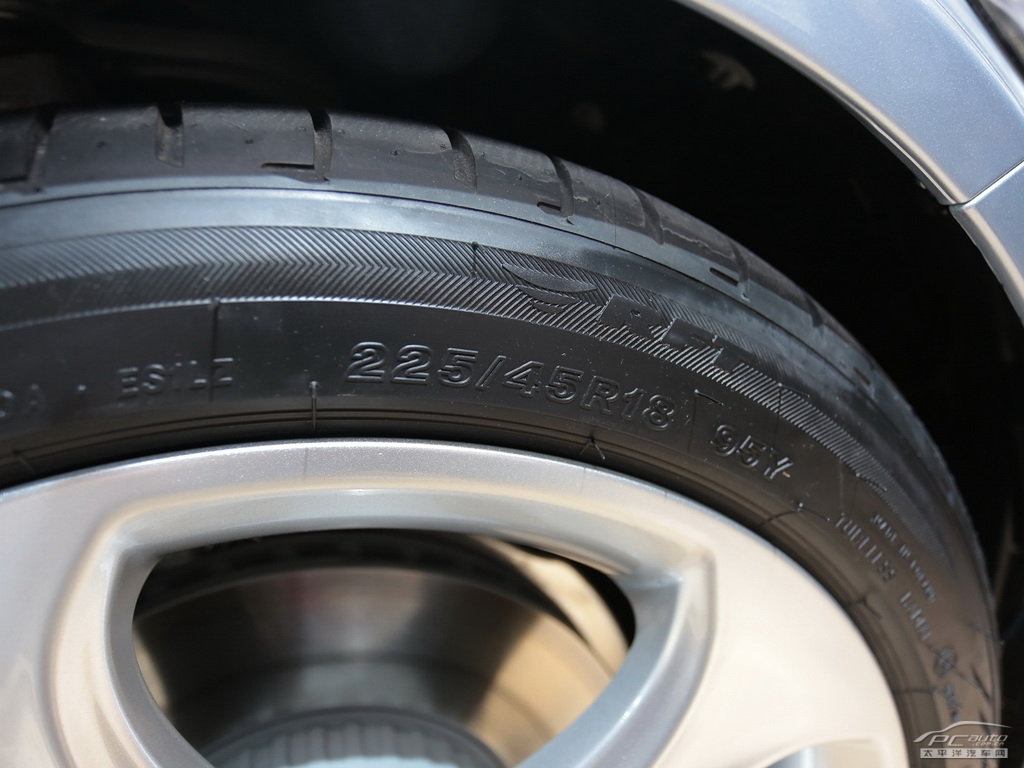 奔馳C級細(xì)節(jié)高清大圖