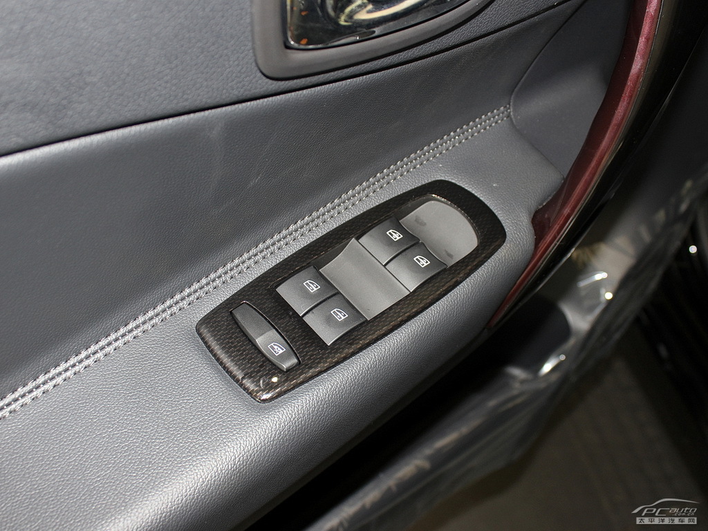 科雷傲(進口)內(nèi)飾高清大圖