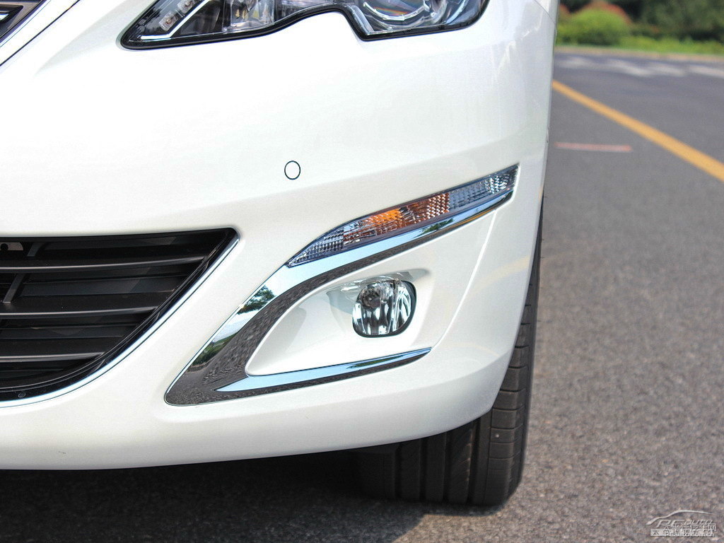 珠光白標(biāo)致408車頭外觀圖片