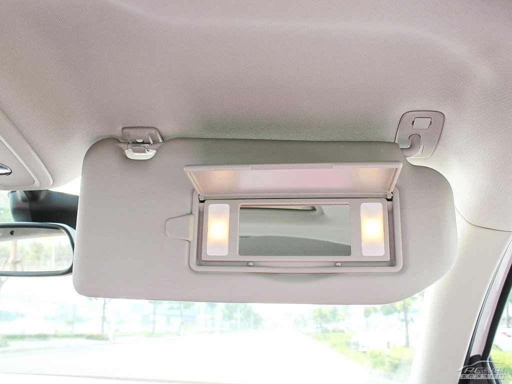 珠光白標(biāo)致408車廂內(nèi)飾圖片