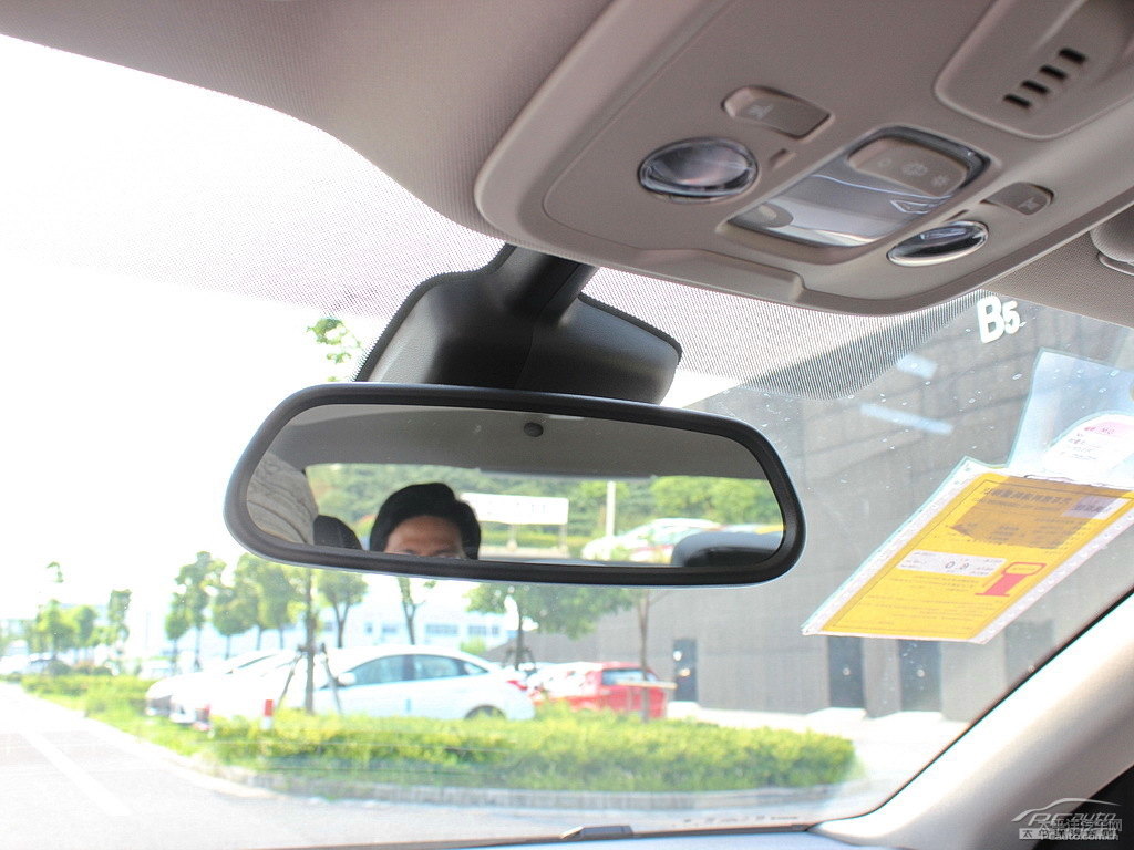 珠光白標(biāo)致408車廂內(nèi)飾圖片