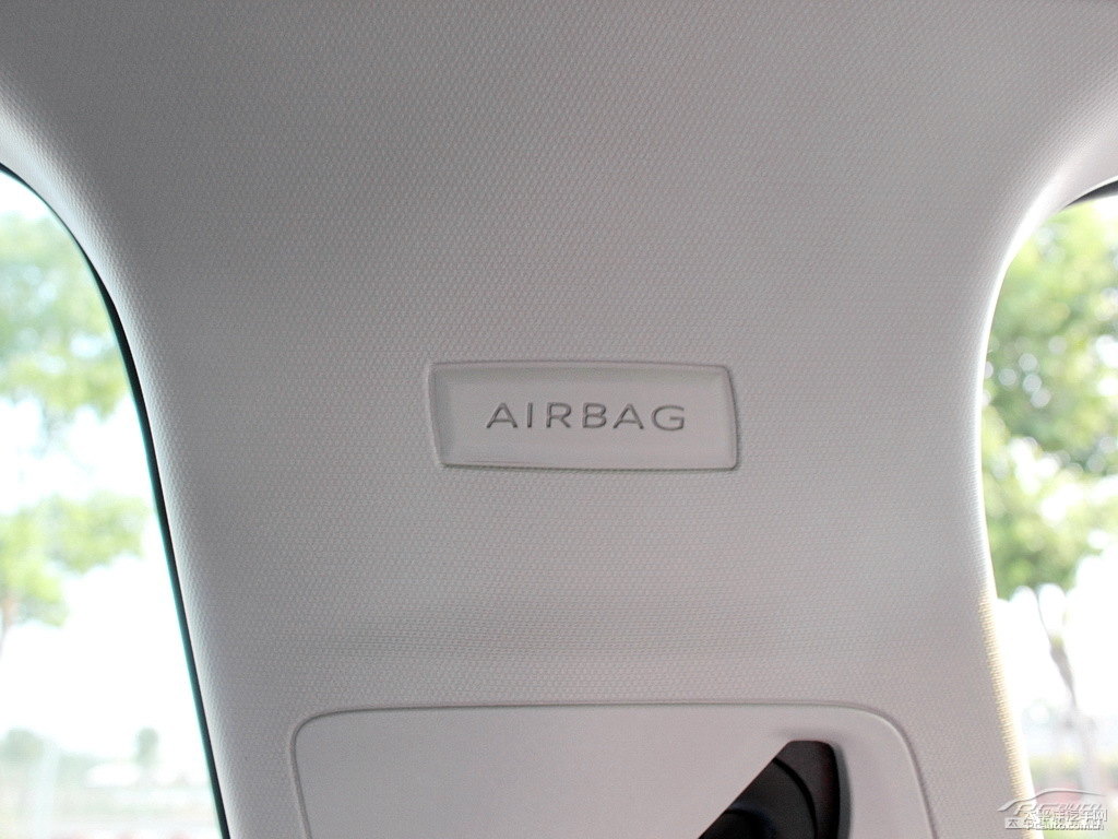珠光白標致408車廂內(nèi)飾圖片