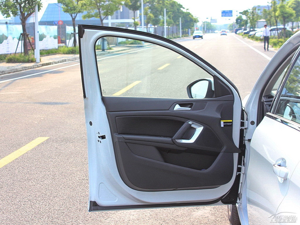 珠光白標(biāo)致408車(chē)廂內(nèi)飾圖片