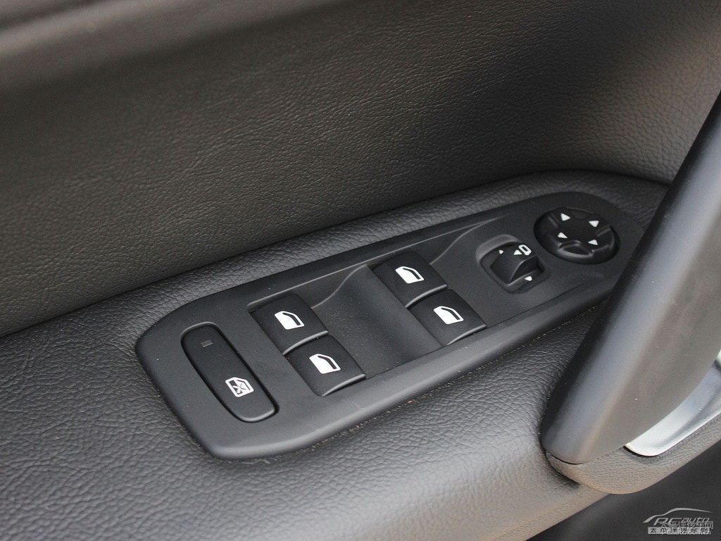 珠光白標(biāo)致408車廂內(nèi)飾圖片