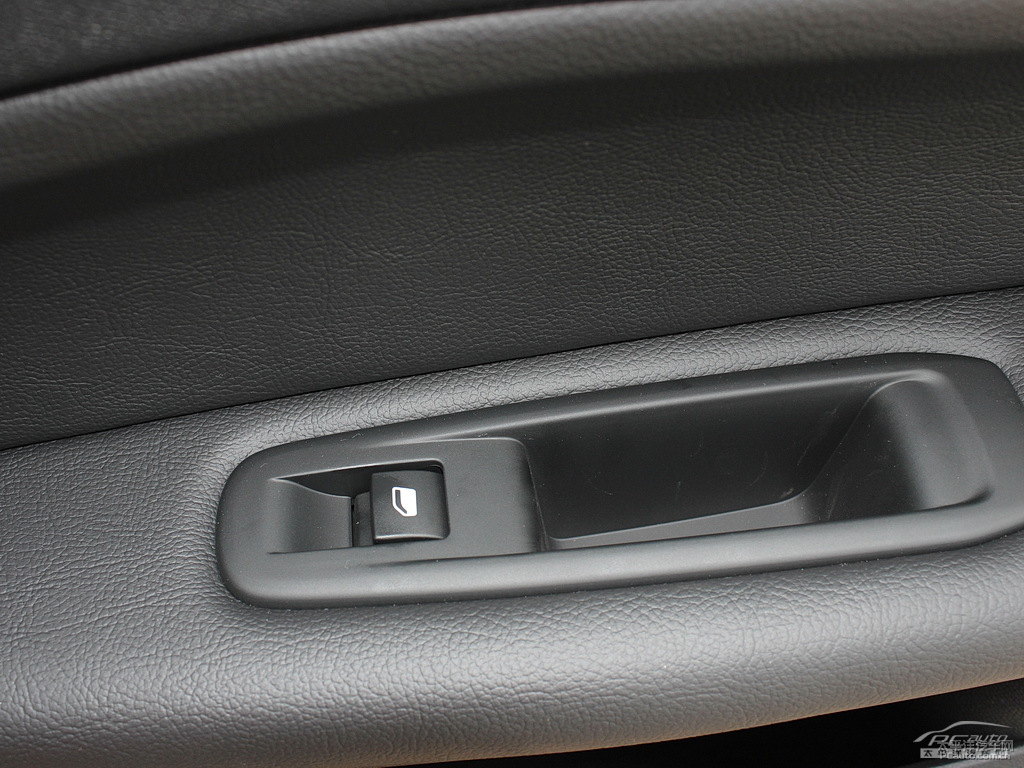 珠光白標致408車廂內(nèi)飾圖片