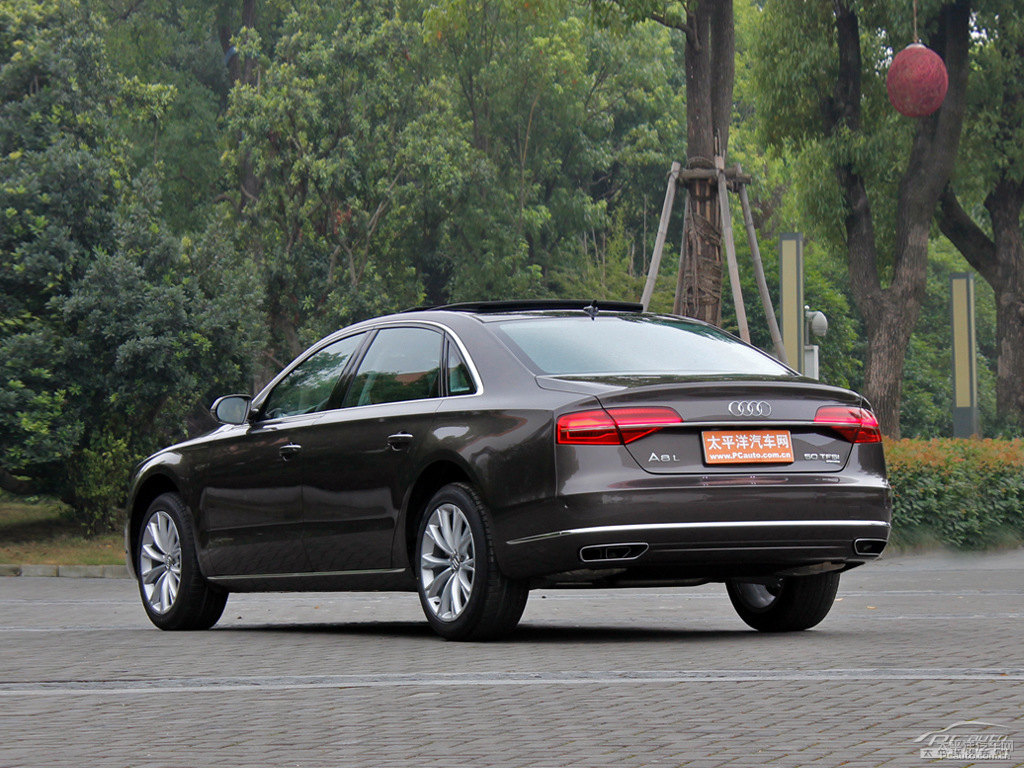 斑羚米色奧迪A8L整車外觀外觀圖片