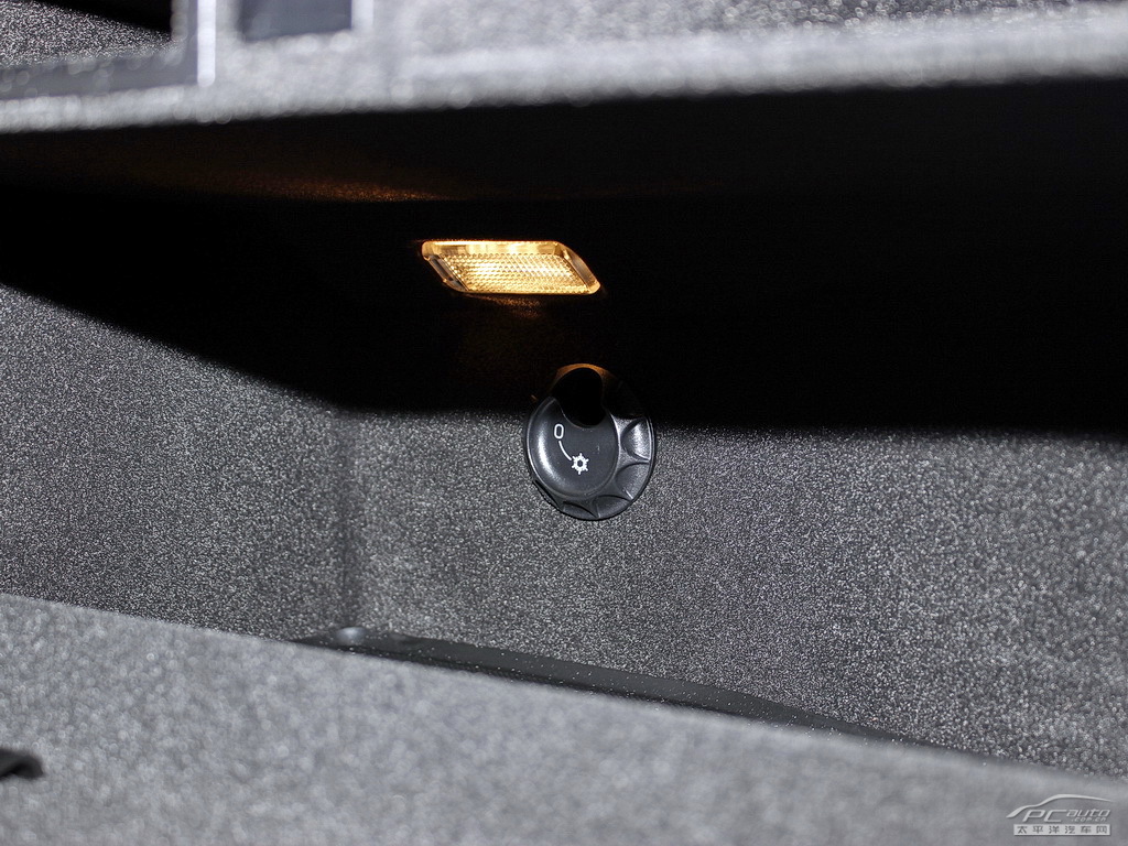 奧迪A8L空間高清大圖