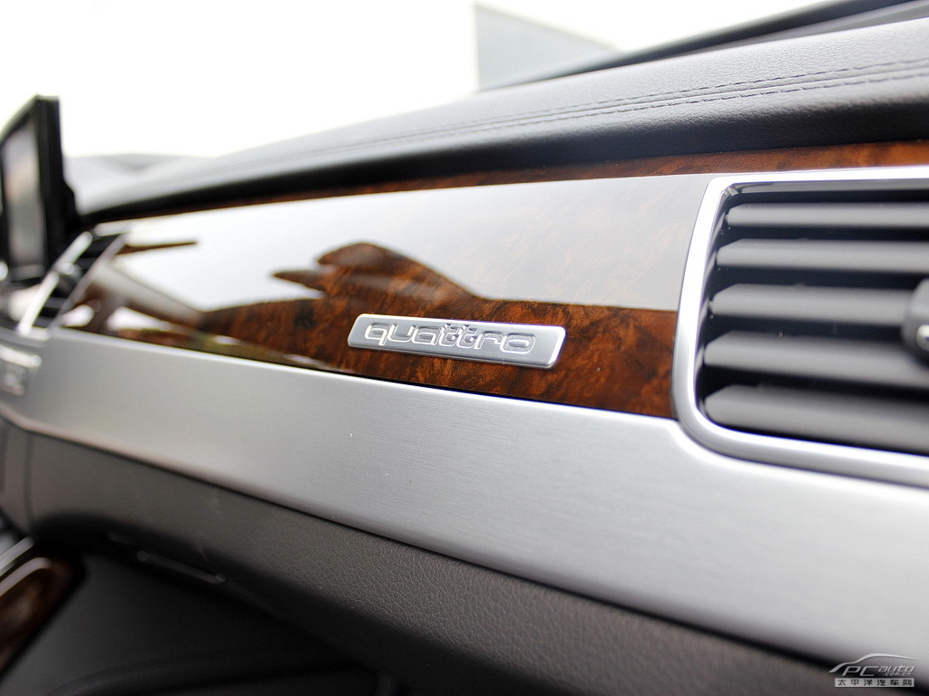 奧迪A8L空間高清大圖