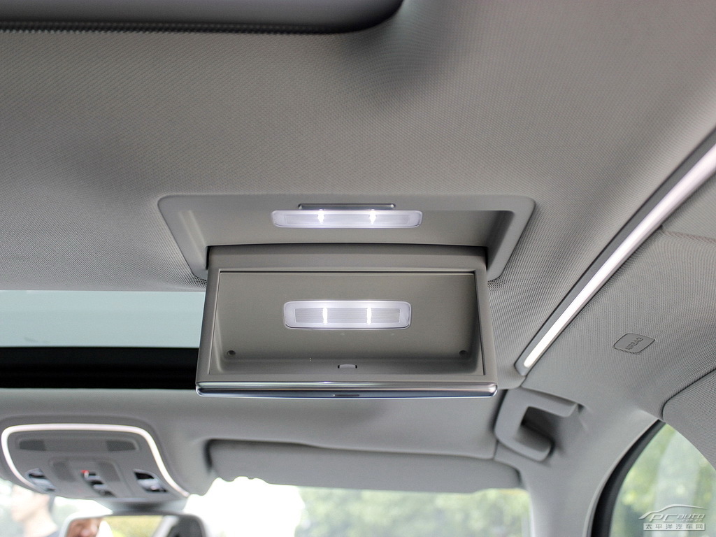 奧迪A8L空間高清大圖