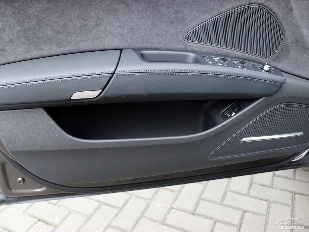 奧迪A8L空間高清大圖