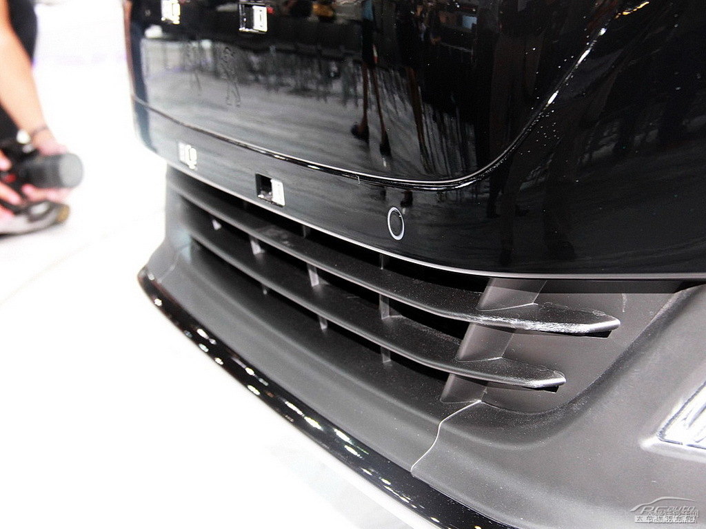 碳晶黑標(biāo)致508車頭外觀圖片