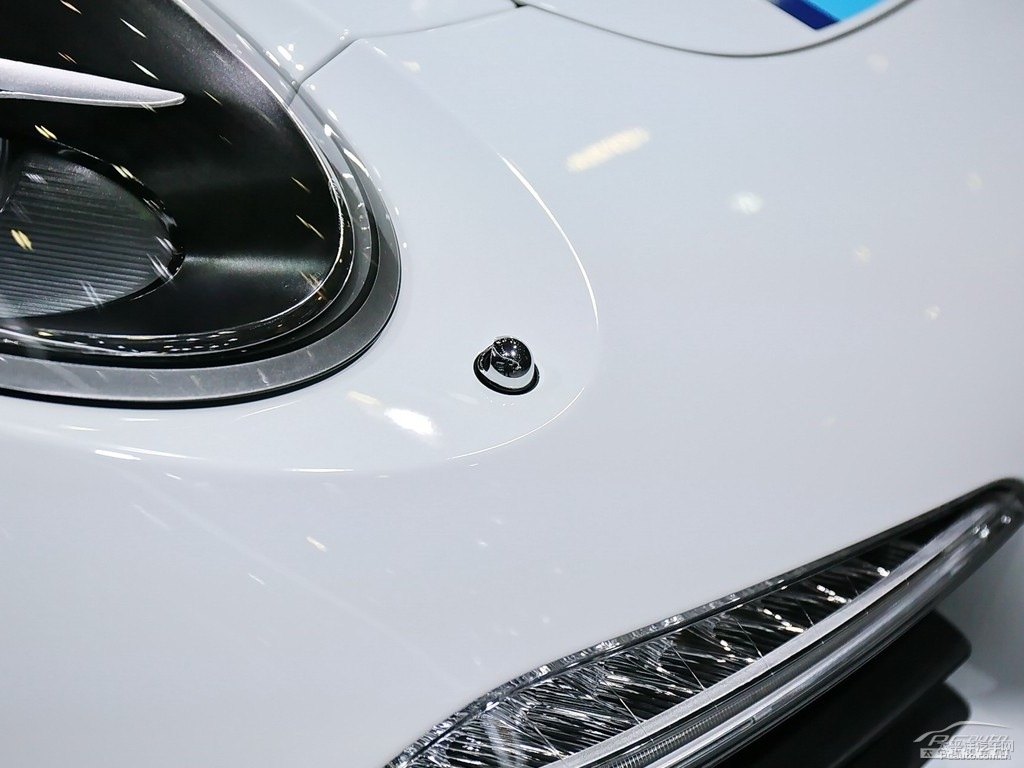 白色保時捷911車頭外觀圖片