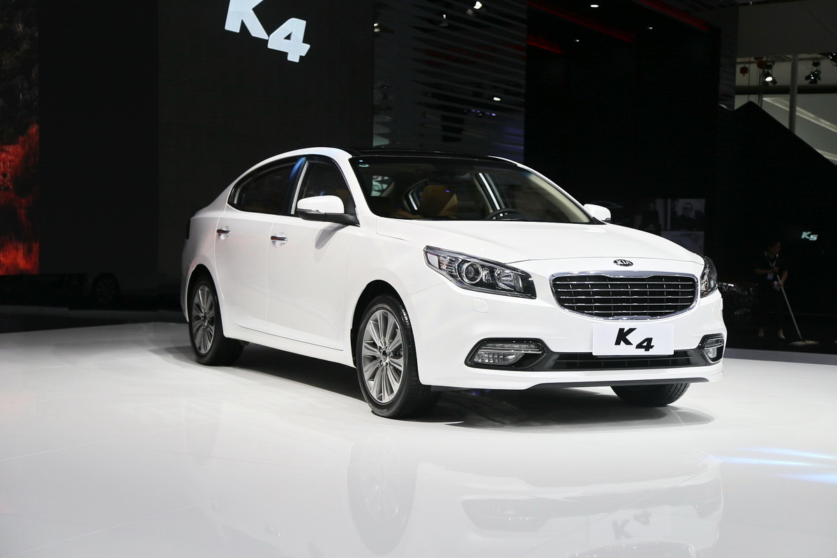 起亞K4車展高清大圖