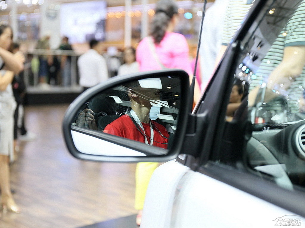 ɫsmart fortwo܇^DƬ