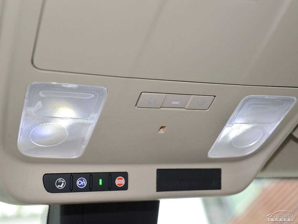 星空紫昂科威車廂內(nèi)飾圖片