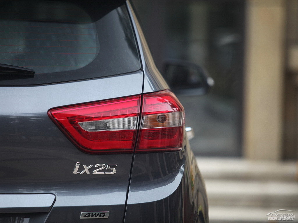深海藍(lán)北京現(xiàn)代ix25車尾外觀圖片