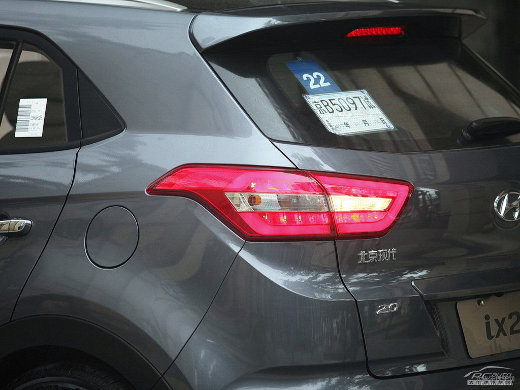 深海藍(lán)北京現(xiàn)代ix25車尾外觀圖片