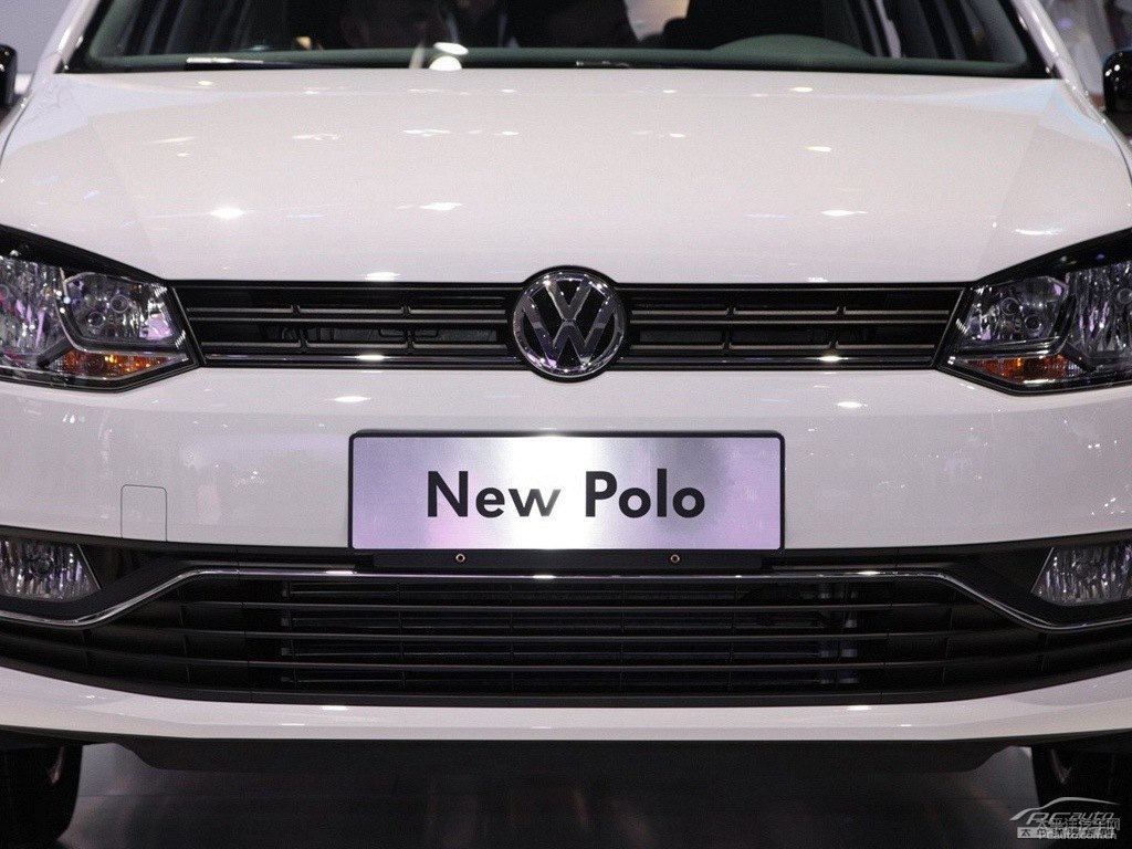 極地白大眾Polo車頭外觀圖片