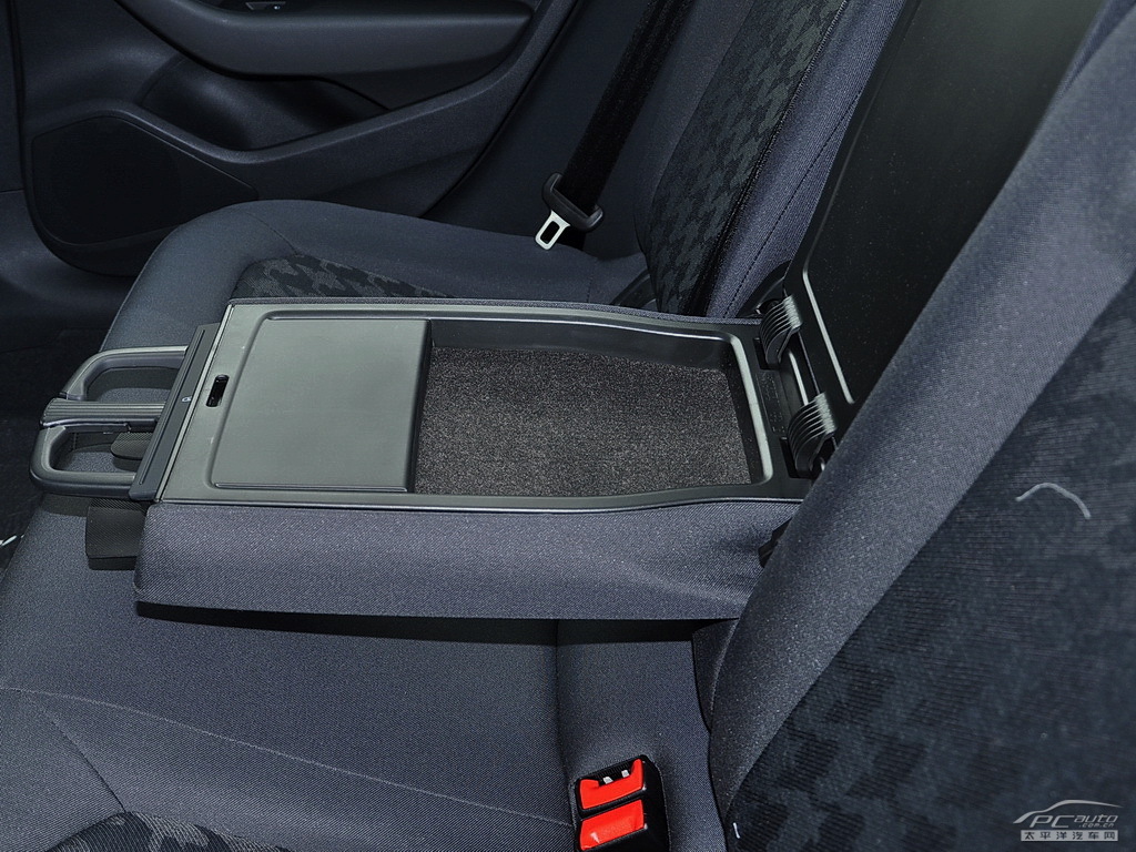 奧迪A3空間高清大圖