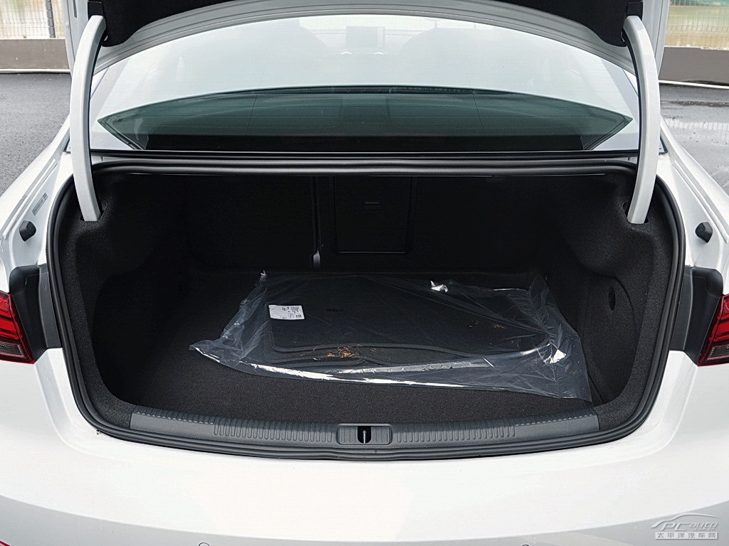 奧迪A3空間高清大圖