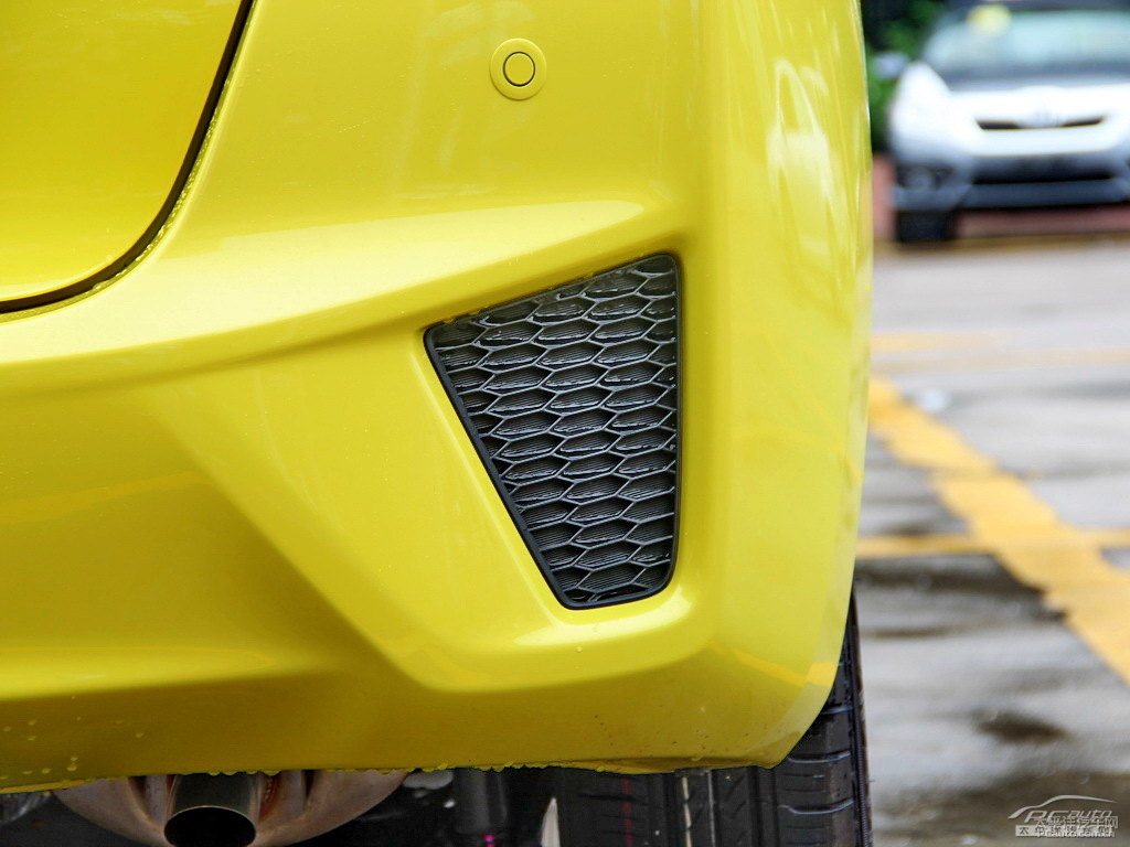 新月黃飛度車(chē)尾外觀圖片