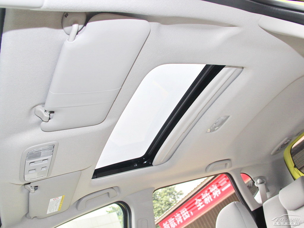 新月黃飛度車廂內(nèi)飾圖片