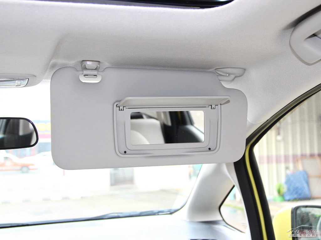 新月黃飛度車廂內(nèi)飾圖片