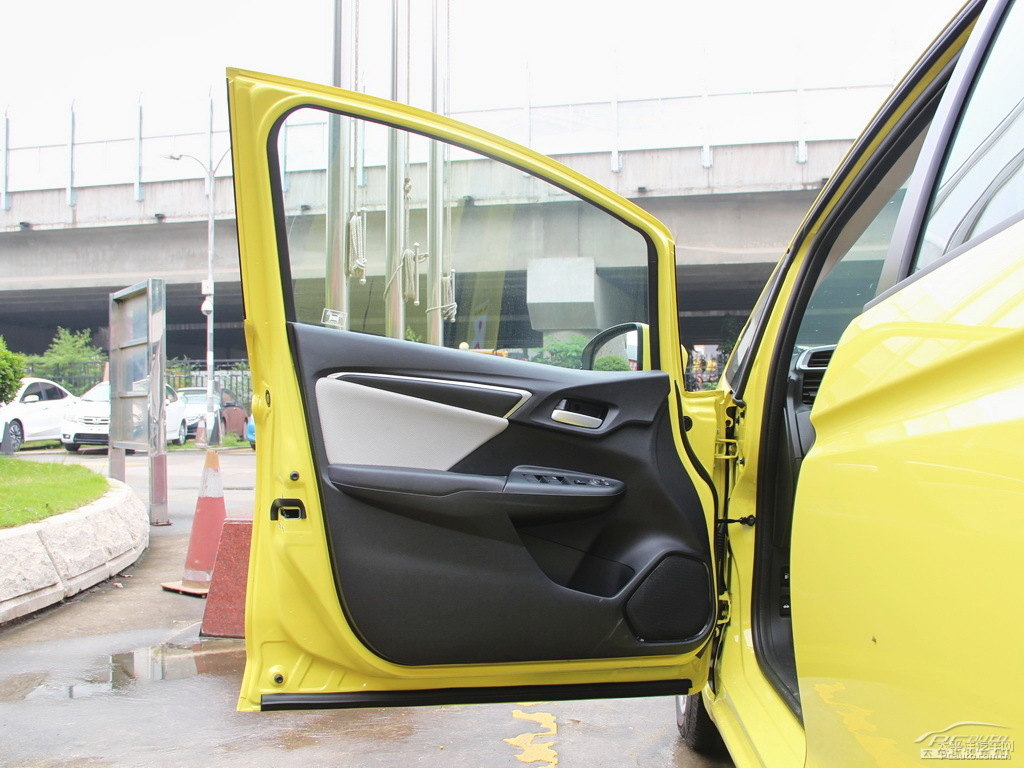 新月黃飛度車廂內(nèi)飾圖片
