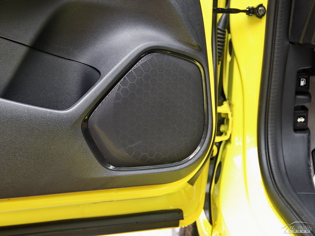 新月黃飛度車(chē)廂內(nèi)飾圖片