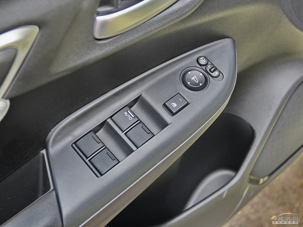 新月黃飛度車廂內(nèi)飾圖片