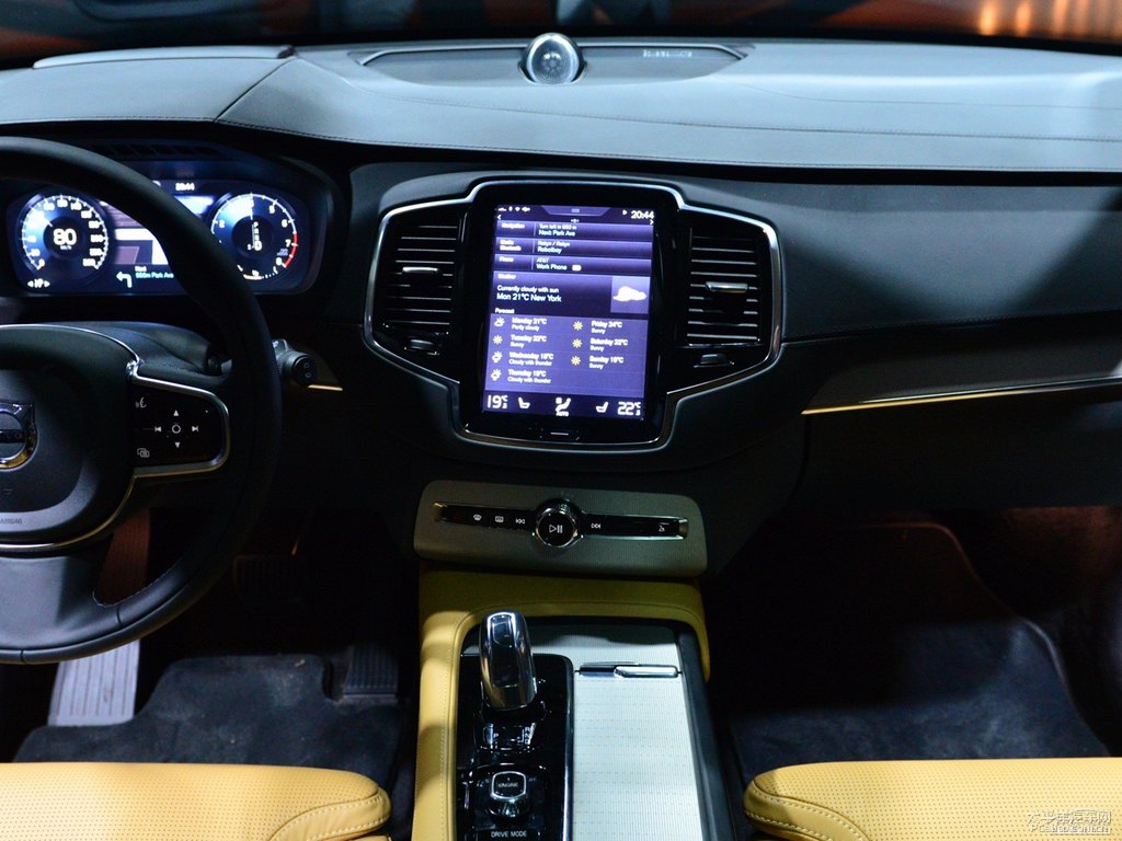 瑪瑙黑沃爾沃XC90新能源中控內(nèi)飾圖片