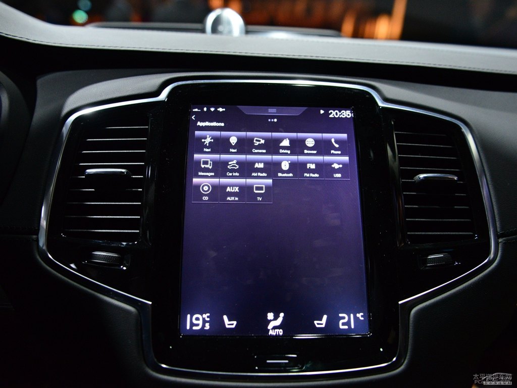 瑪瑙黑沃爾沃XC90新能源中控內(nèi)飾圖片