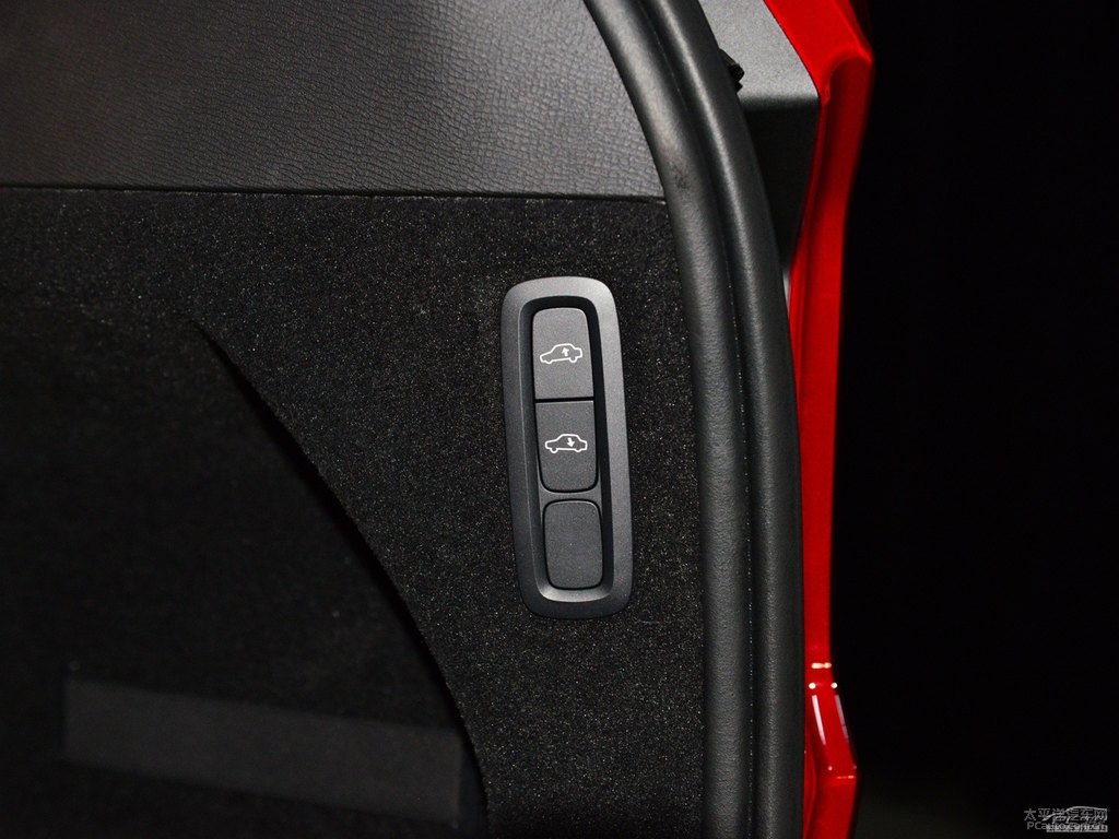 瑪瑙黑沃爾沃XC90新能源后備廂空間圖片