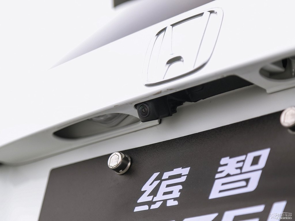 塔夫綢白繽智車尾外觀圖片