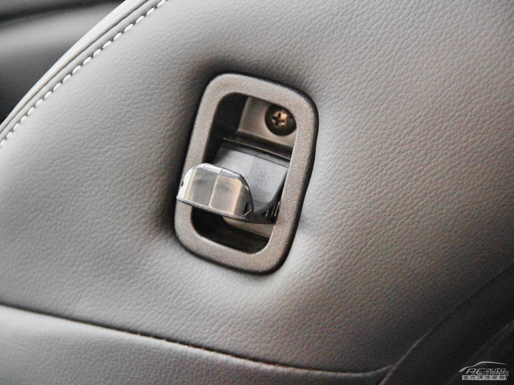 {ǽ݃(yu)6 SUV΃(ni)DƬ